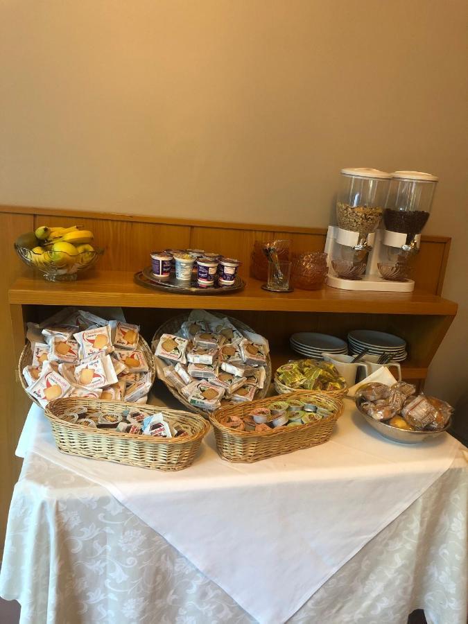 Albergo Casa Dell'Ospite ブレシア エクステリア 写真