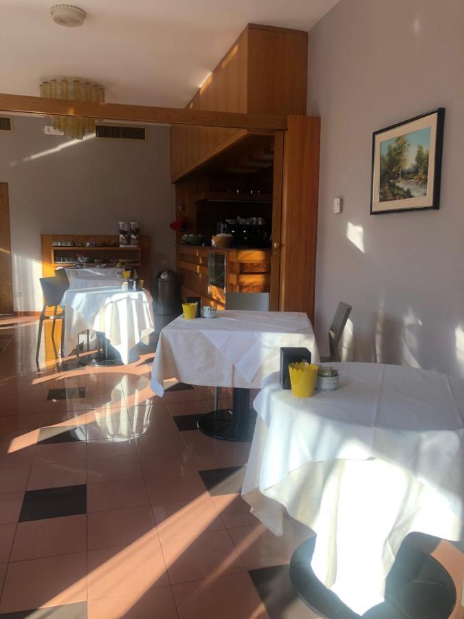 Albergo Casa Dell'Ospite ブレシア エクステリア 写真